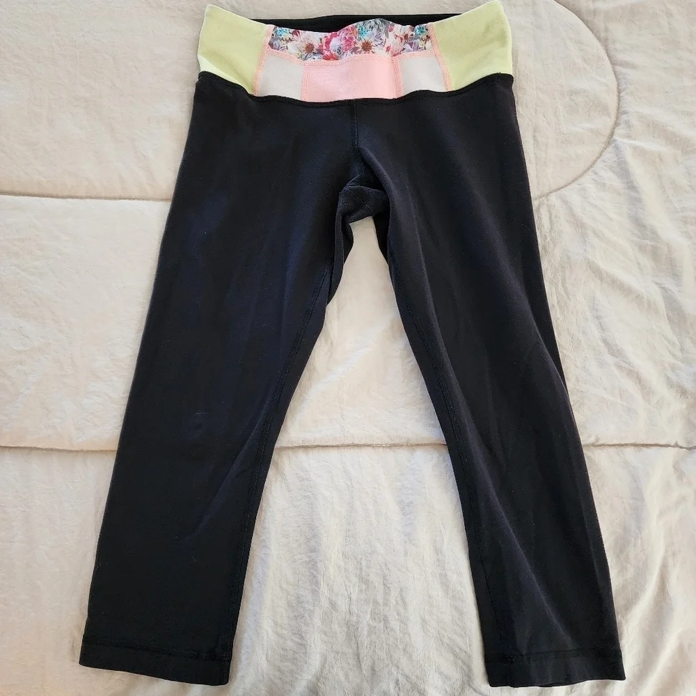 Lululemon Black Cropped Leggings Floral Colorblock Waistband Size 6
